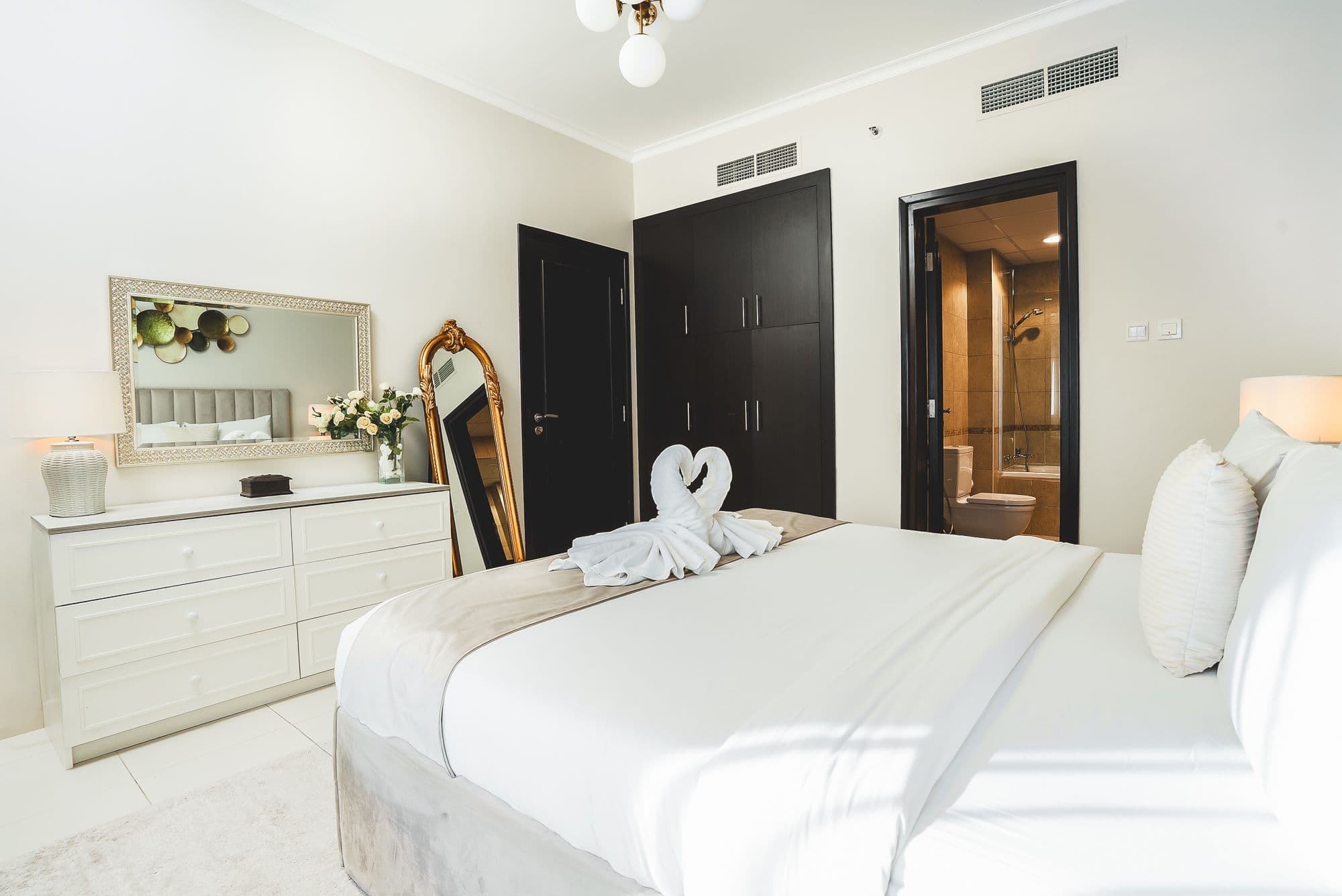 Fully furnished 1BR | Balcony | Prime Location