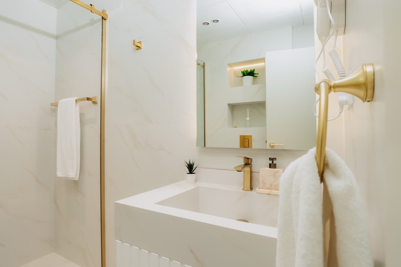 Fully Upgraded | 2BDR | Ain Dubai View* 6