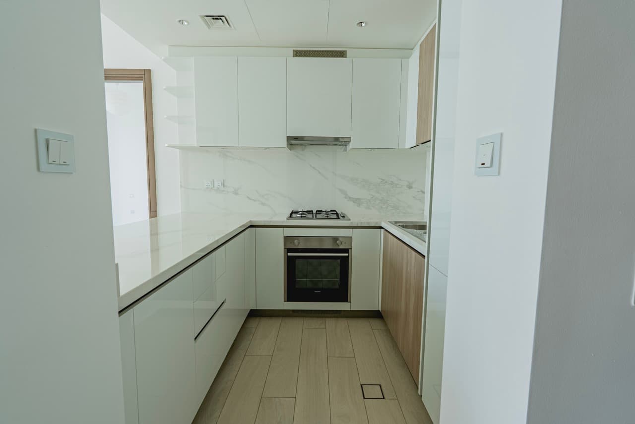 High Floor | Vacant | Amazing Layout 3