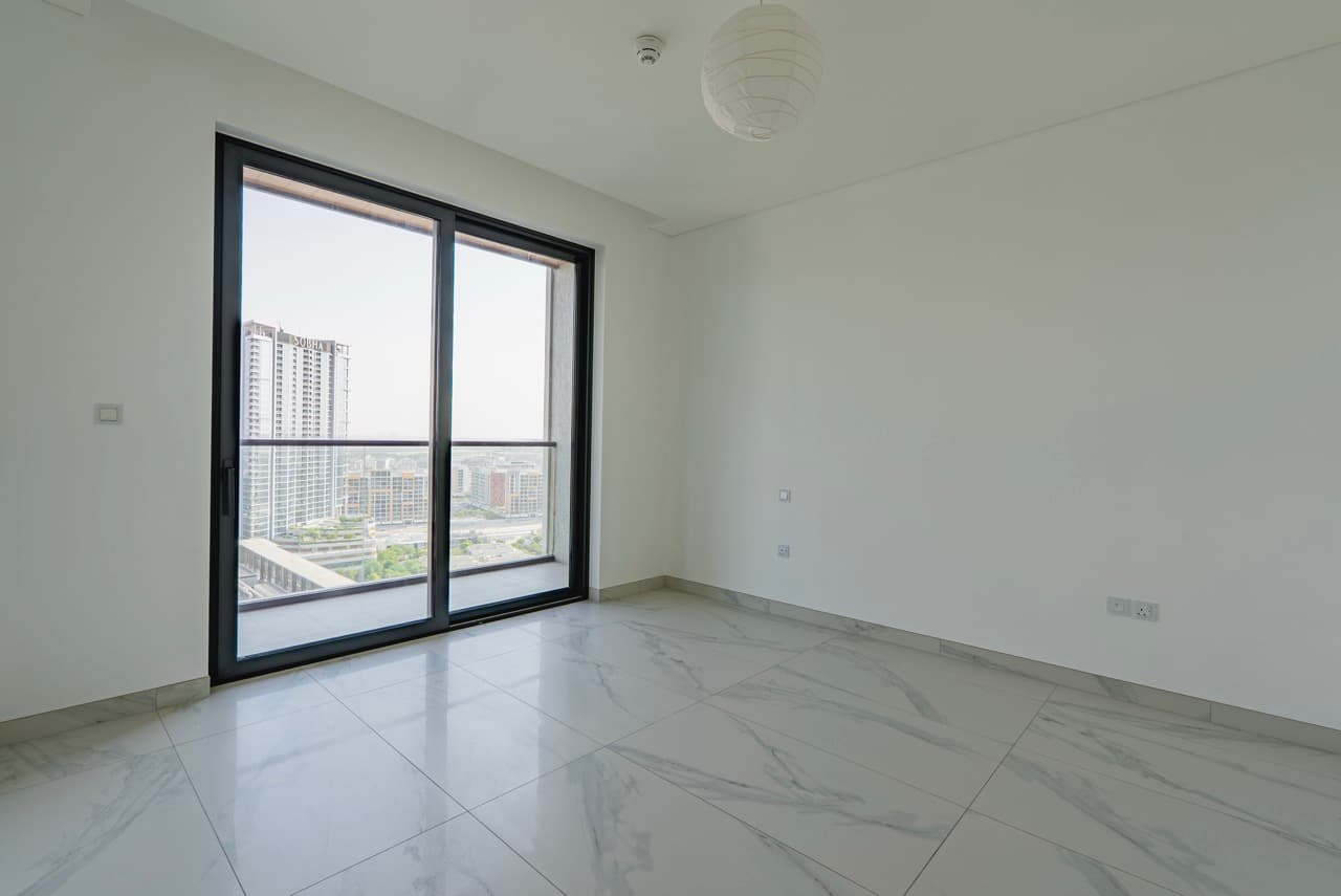 High Floor | Vacant | Amazing Layout 10
