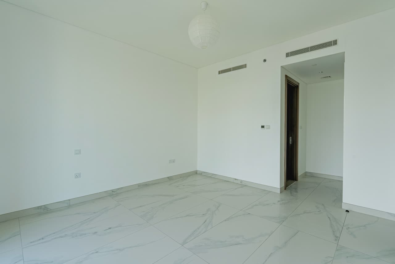 High Floor | Vacant | Amazing Layout 2