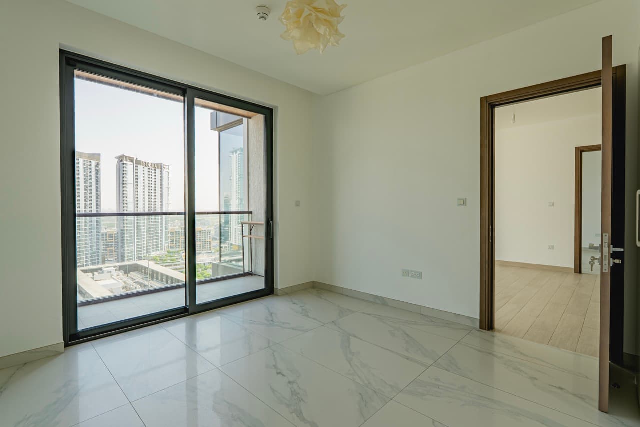 High Floor | Vacant | Amazing Layout 18