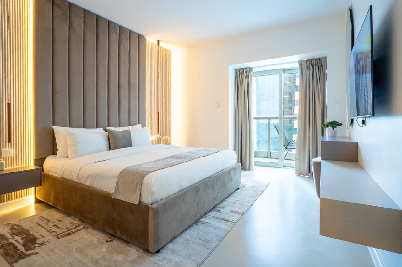 Bright 2 BR | Luxury Furnished | Premium Location* 7