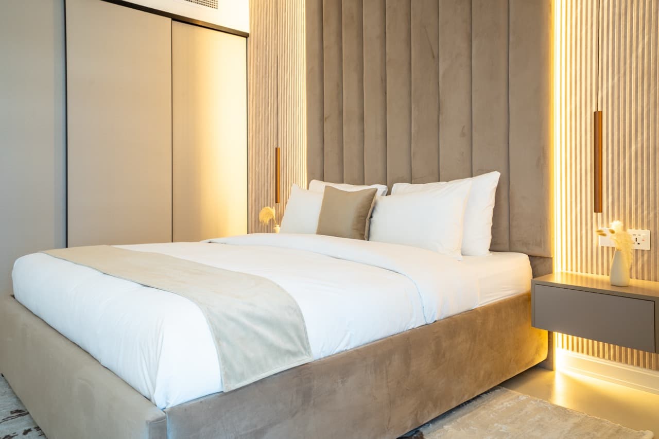 Bright 2 BR | Luxury Furnished | Premium Location* 8