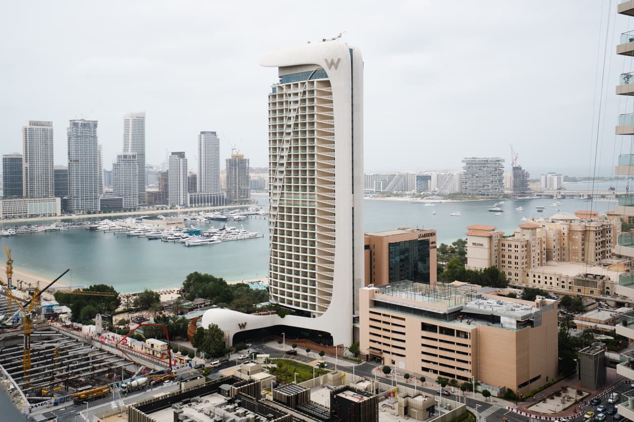 Bright 2 BR | Luxury Furnished | Premium Location* 2