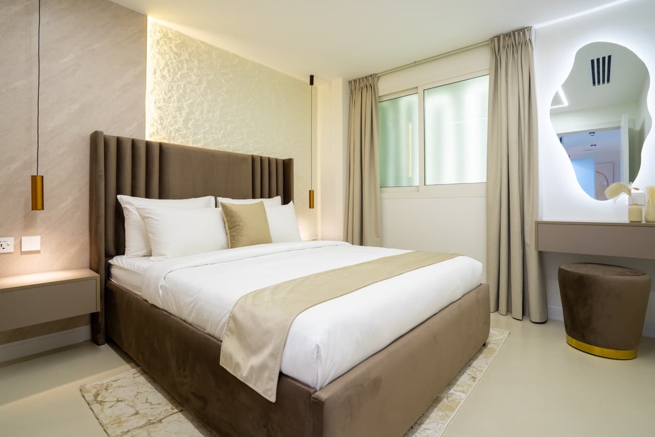 Bright 2 BR | Luxury Furnished | Premium Location* 10
