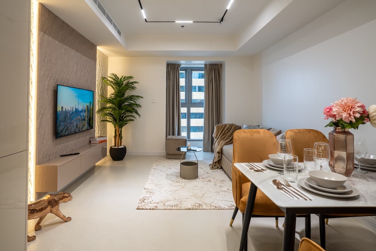 Bright 2 BR | Luxury Furnished | Premium Location* 5