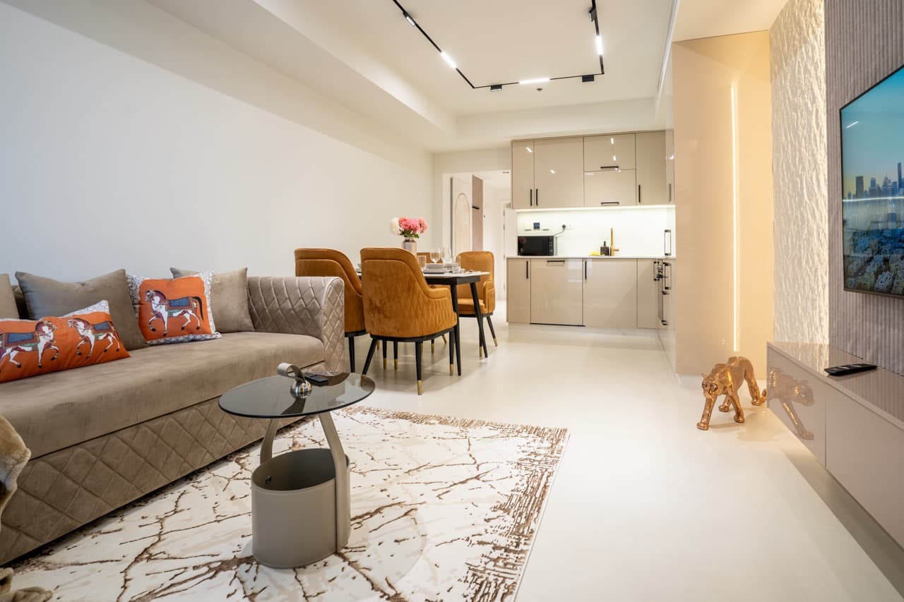 Bright 2 BR | Luxury Furnished | Premium Location* 4