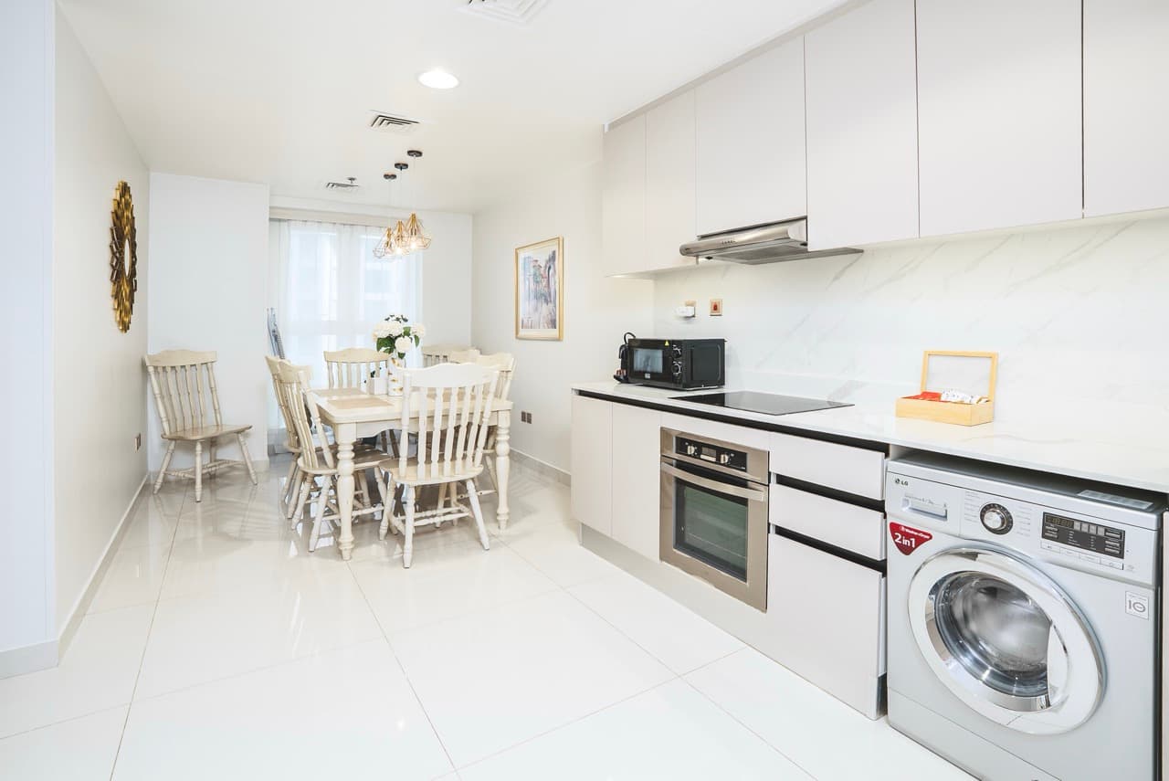 High 2 BR | Modern Upgraded | Sea View