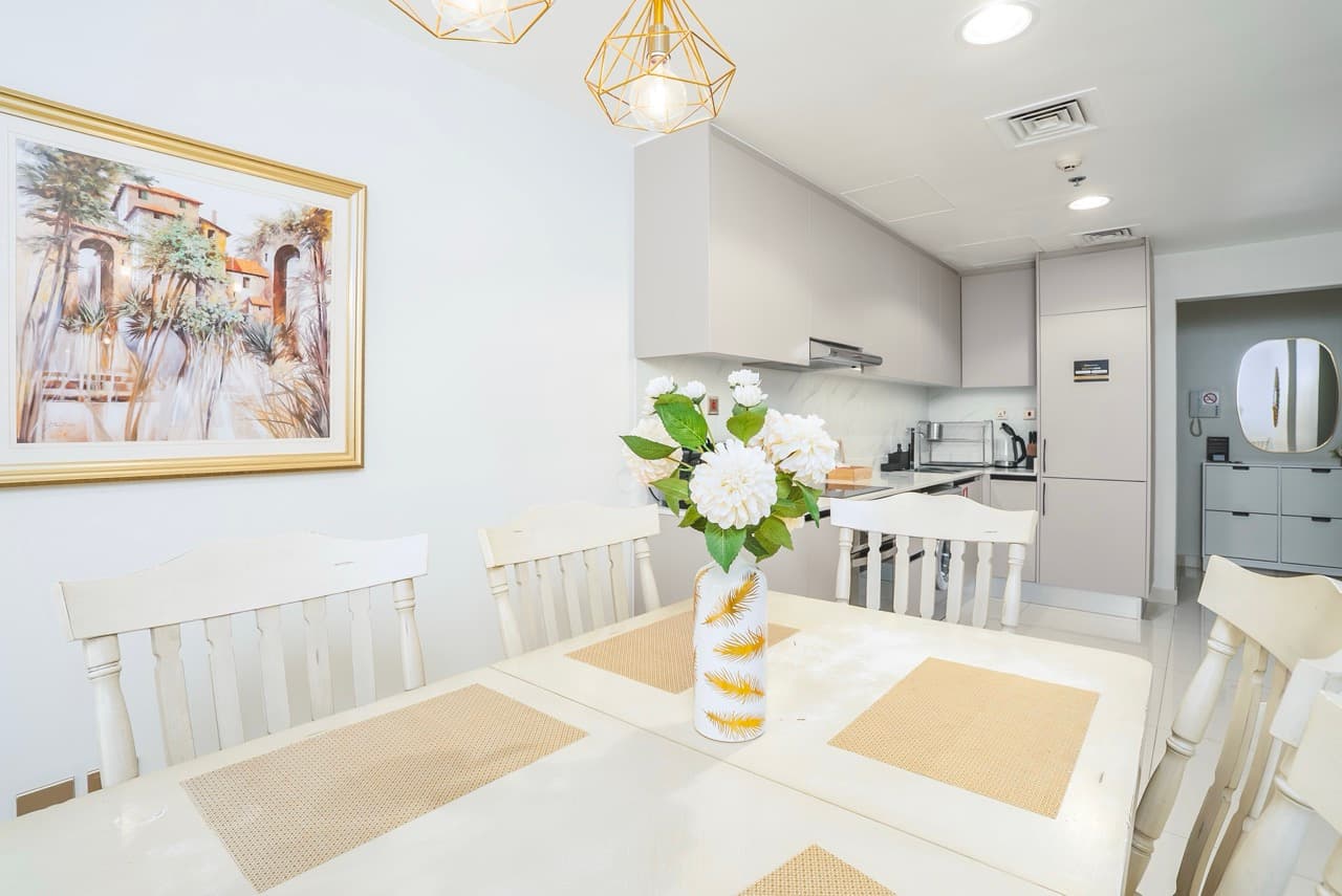 High 2 BR | Modern Upgraded | Sea View