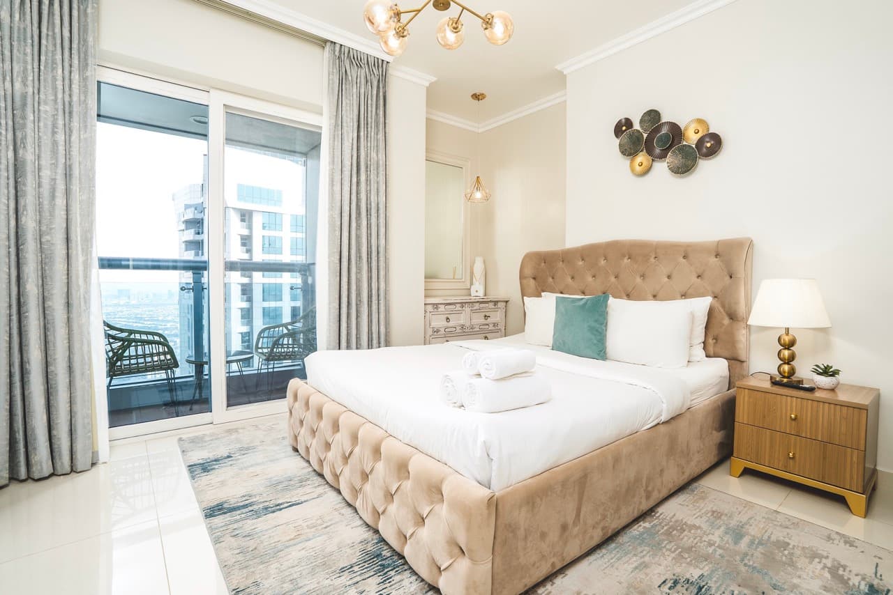 High 2 BR | Modern Upgraded | Sea View