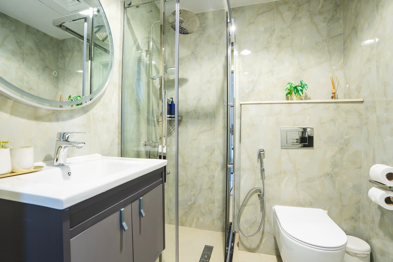 High 2 BR | Modern Upgraded | Sea View