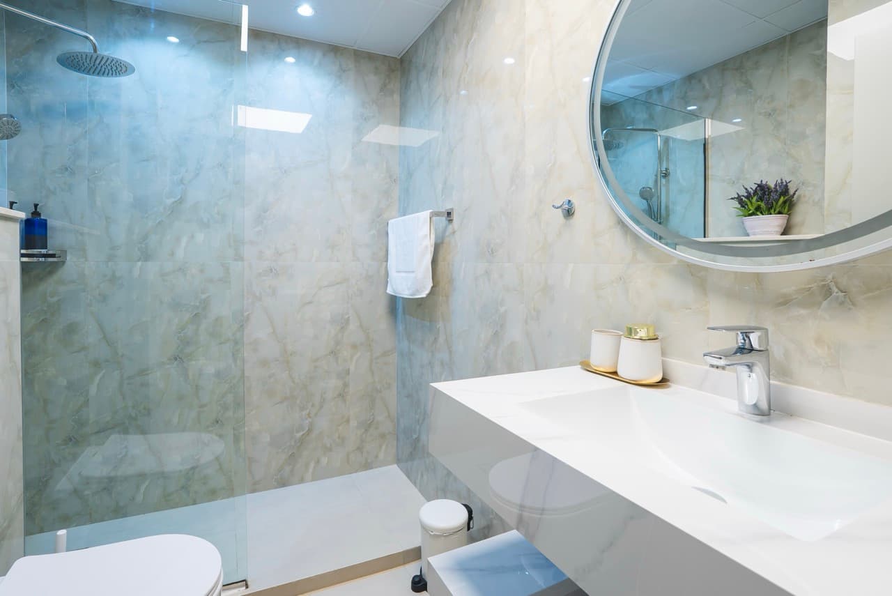 High 2 BR | Modern Upgraded | Sea View