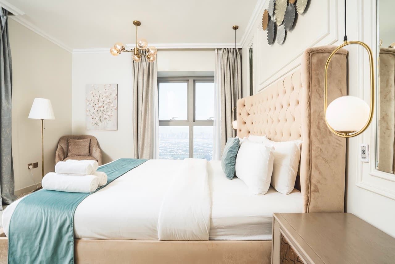 High 2 BR | Modern Upgraded | Sea View