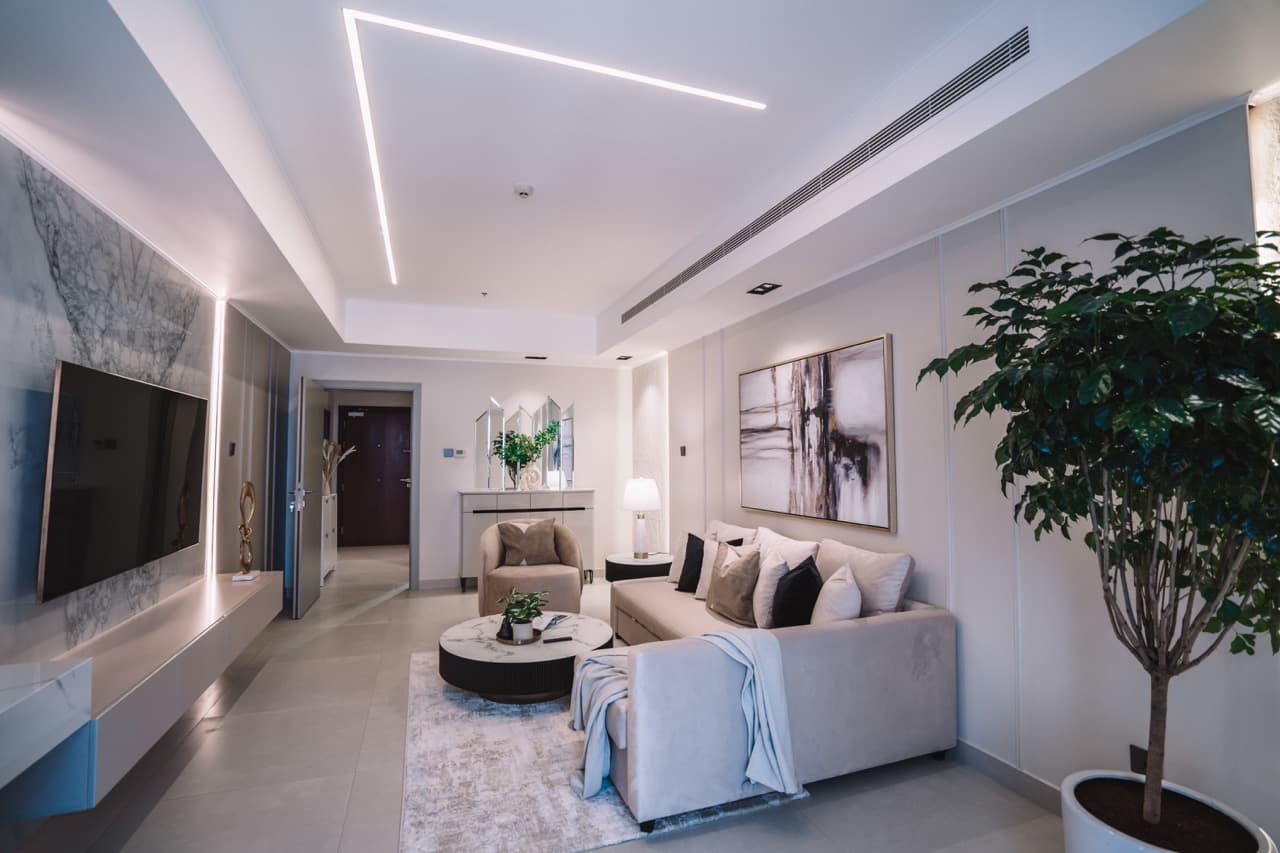 Luxury 1 BR | Fully Furnished& Upgraded | High Floor* 23
