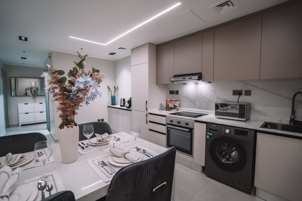 Luxury 1 BR | Fully Furnished& Upgraded | High Floor* 12
