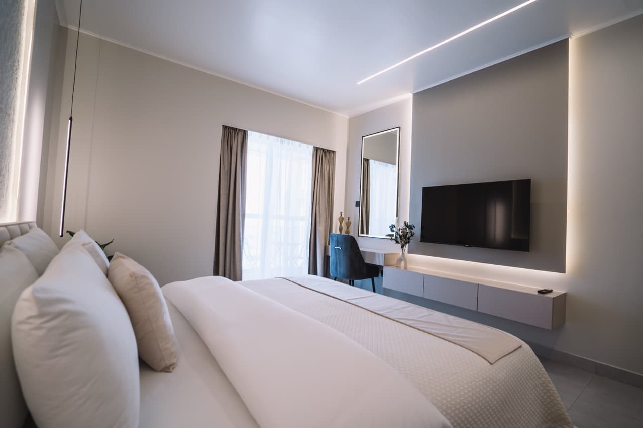 Luxury 1 BR | Fully Furnished& Upgraded | High Floor* 4