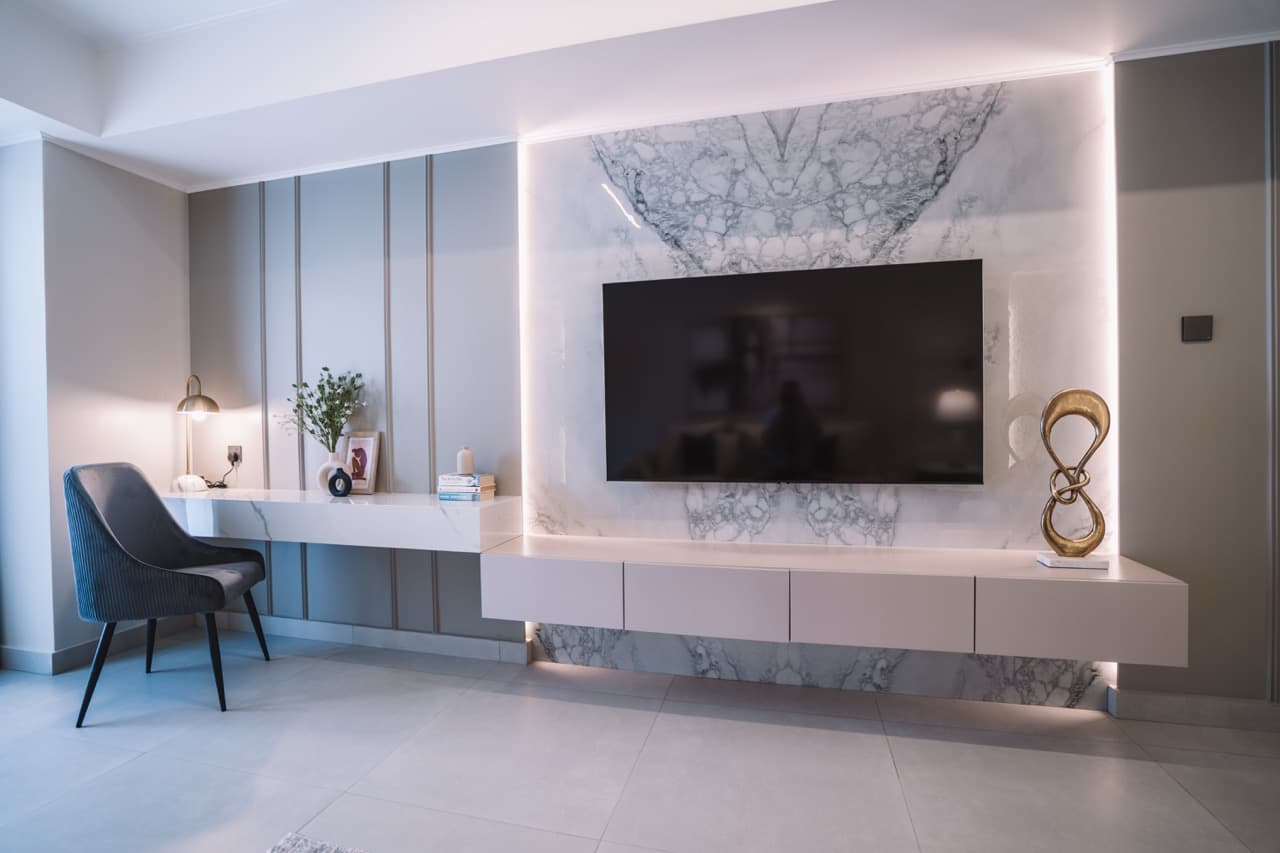 Luxury 1 BR | Fully Furnished& Upgraded | High Floor* 15