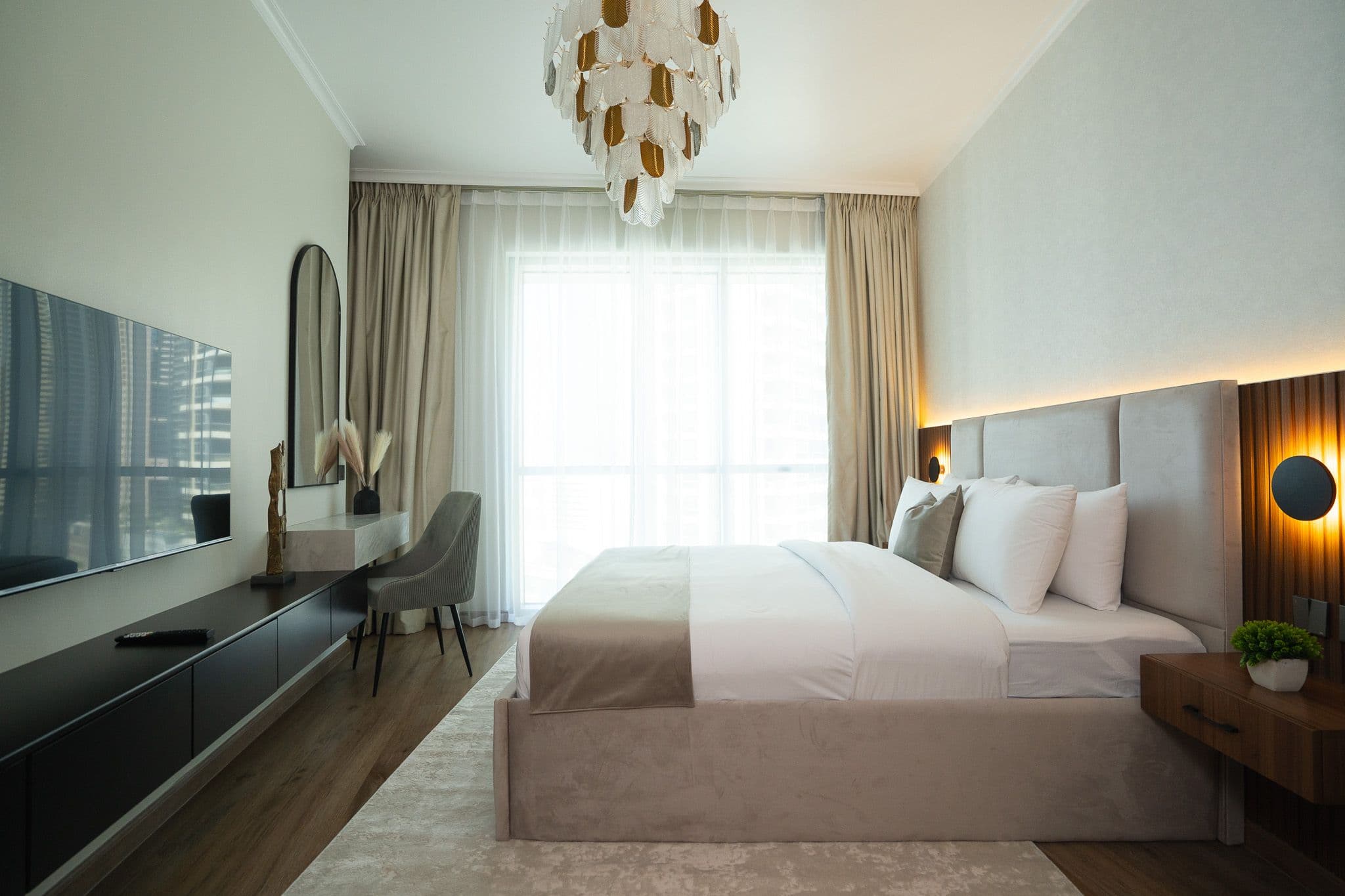  Luxury Upgraded I Spacious 3 BDR I Fully Furnished