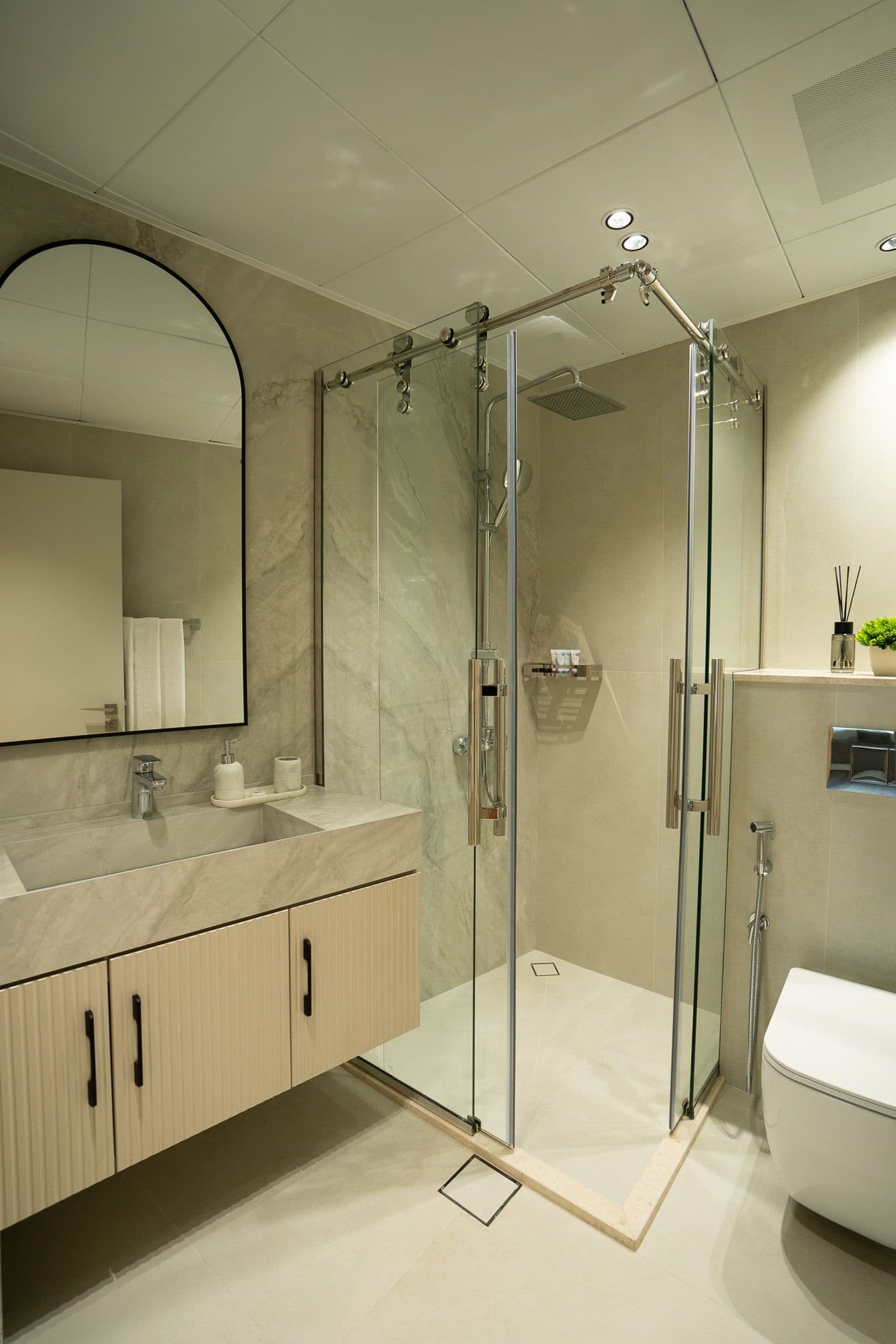  Luxury Upgraded I Spacious 3 BDR I Fully Furnished