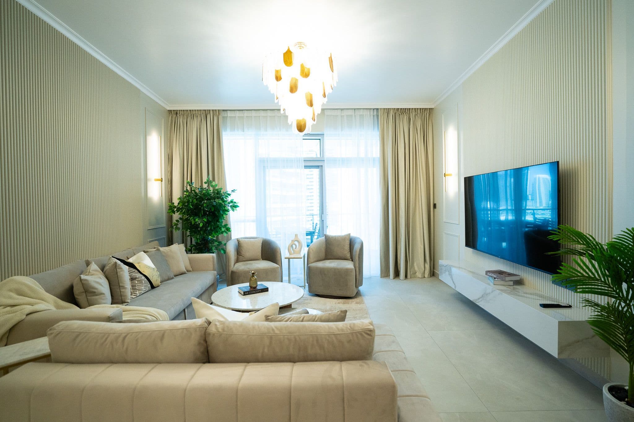  Luxury Upgraded I Spacious 3 BDR I Fully Furnished