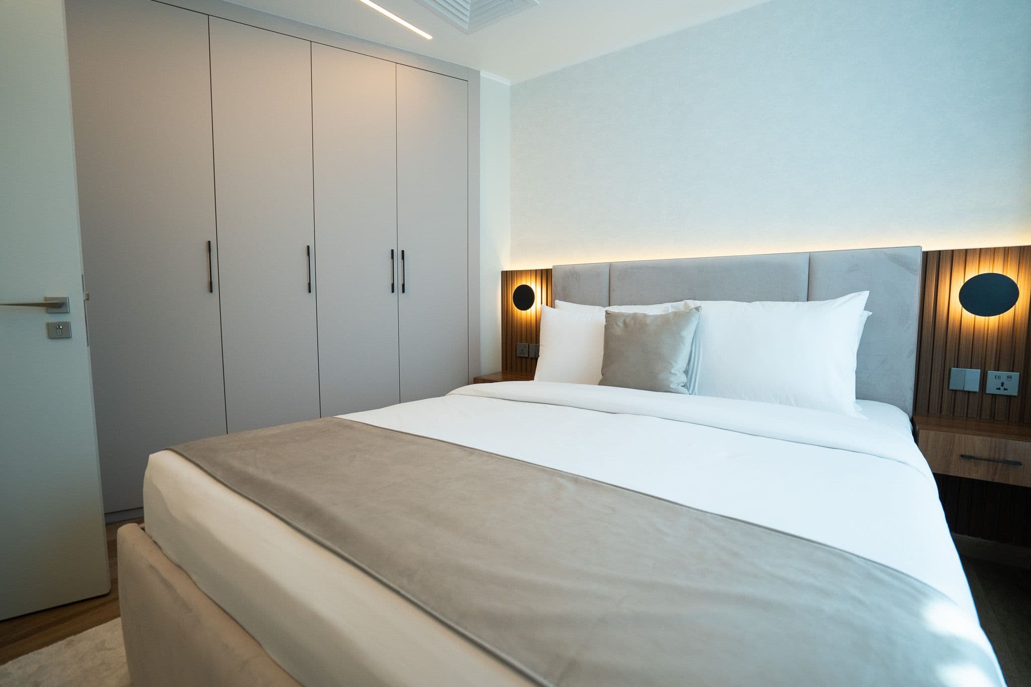  Luxury Upgraded I Spacious 3 BDR I Fully Furnished