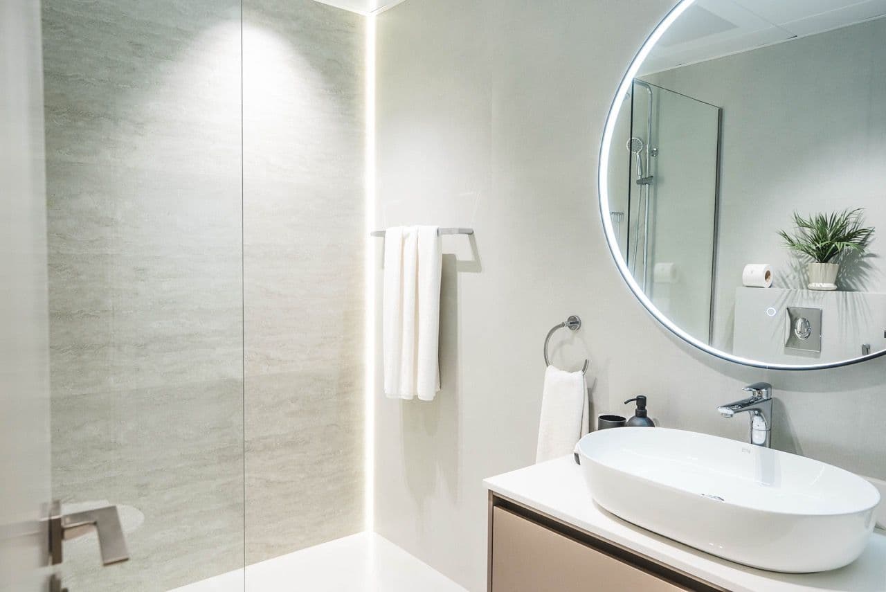 Vibrant 2 BR | Luxury Furnished | Prime Location*