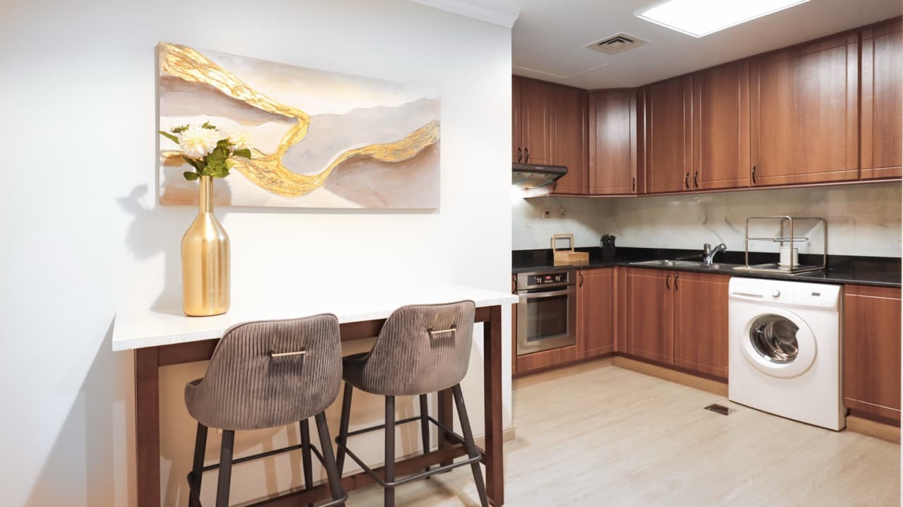 Lush 1 BR | Canal View | Dubai Marina* 3