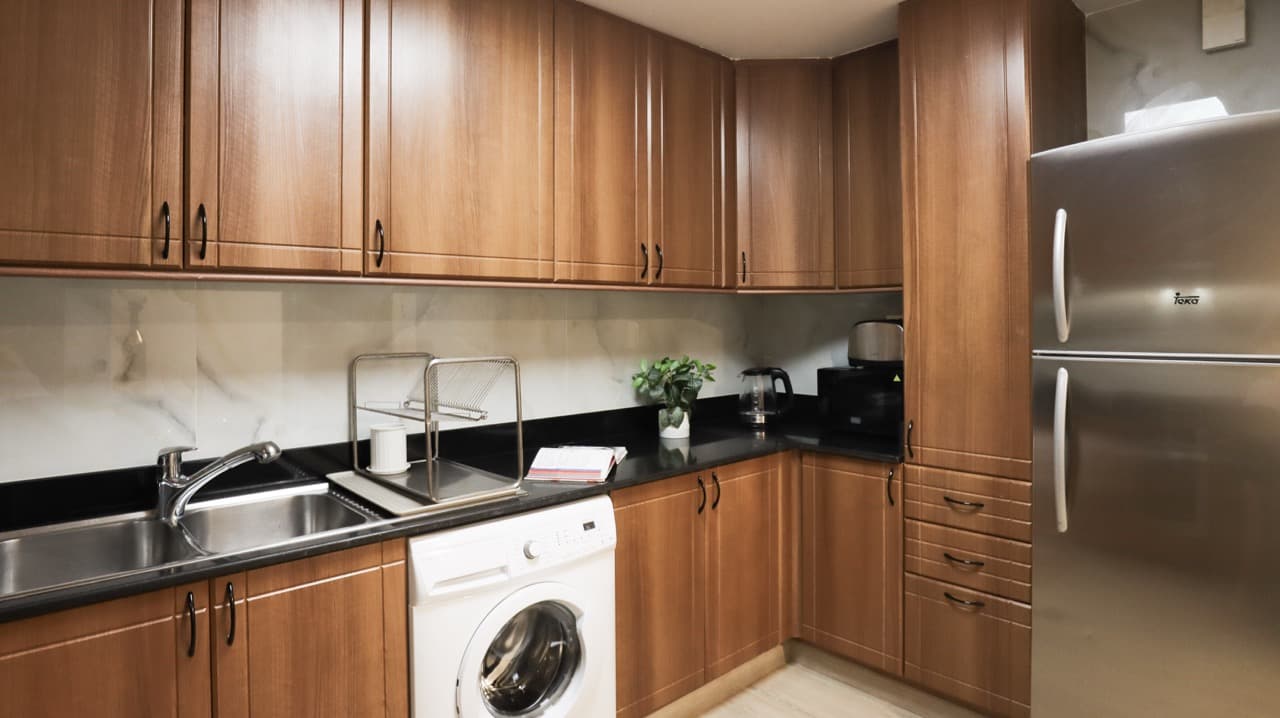 Lush 1 BR | Canal View | Dubai Marina* 5