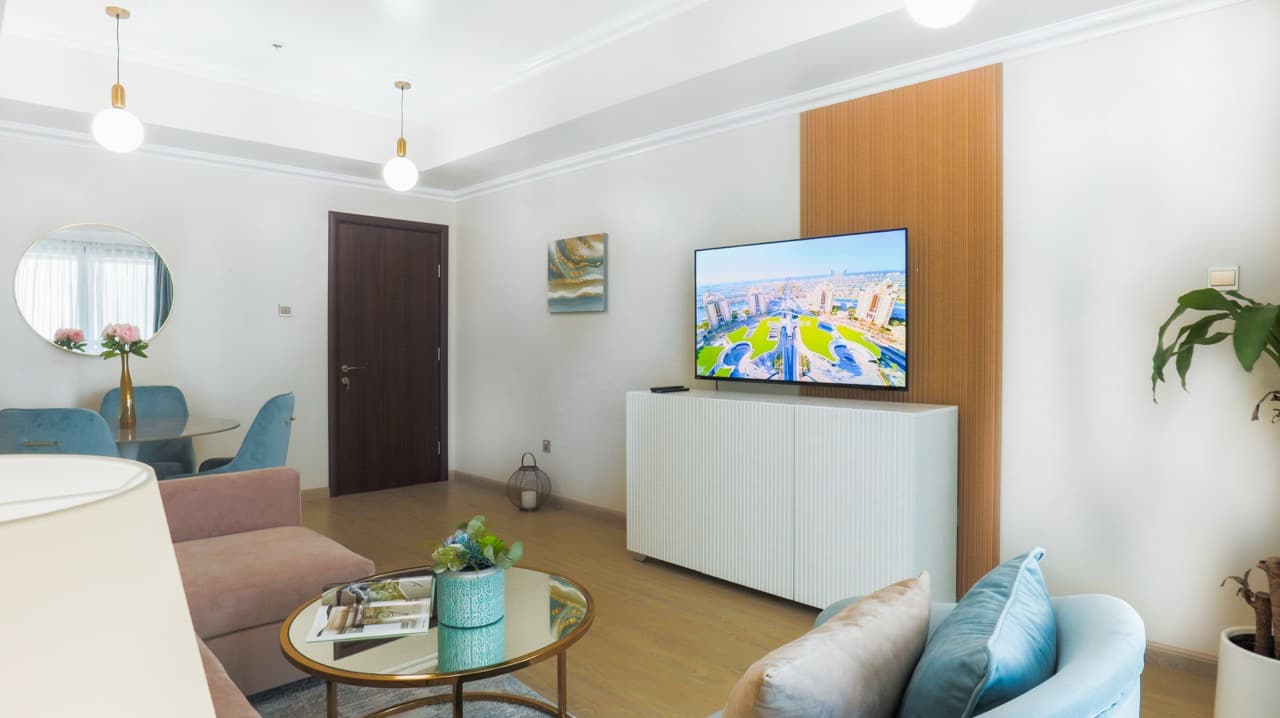 Lush 1 BR | Canal View | Dubai Marina* 4