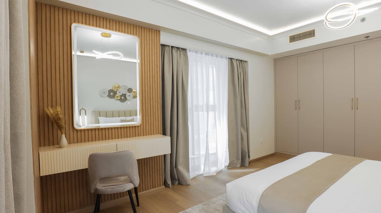 2 BR | Fully Upgraded | High Floor*