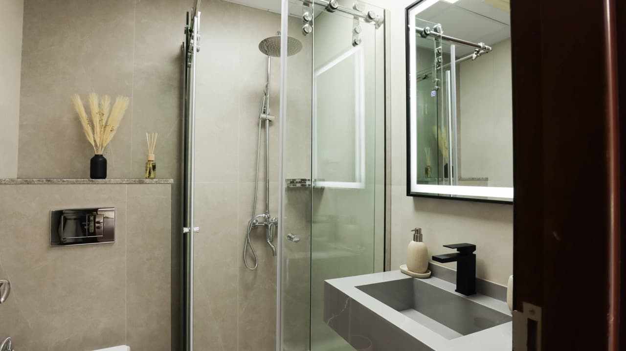 2 BR | Fully Upgraded | High Floor*