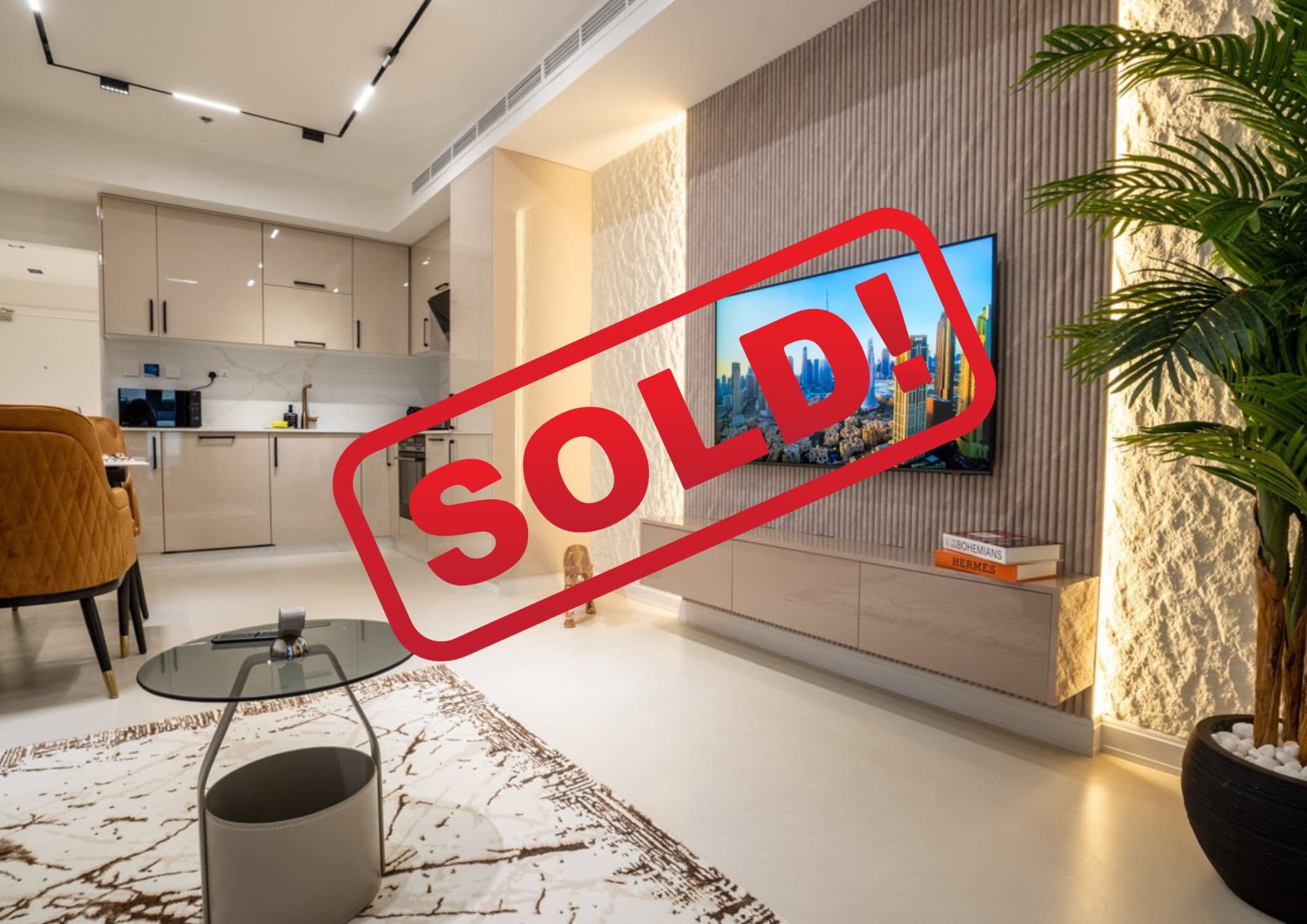 Bright 2 BR | Luxury Furnished | Premium Location*