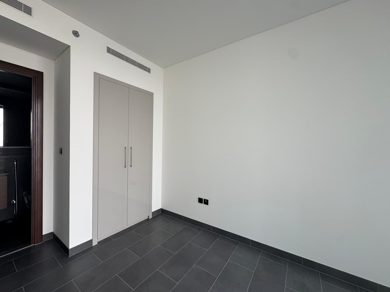 Premium 1BR | Stunning Pool View | Semi-Furnished 2