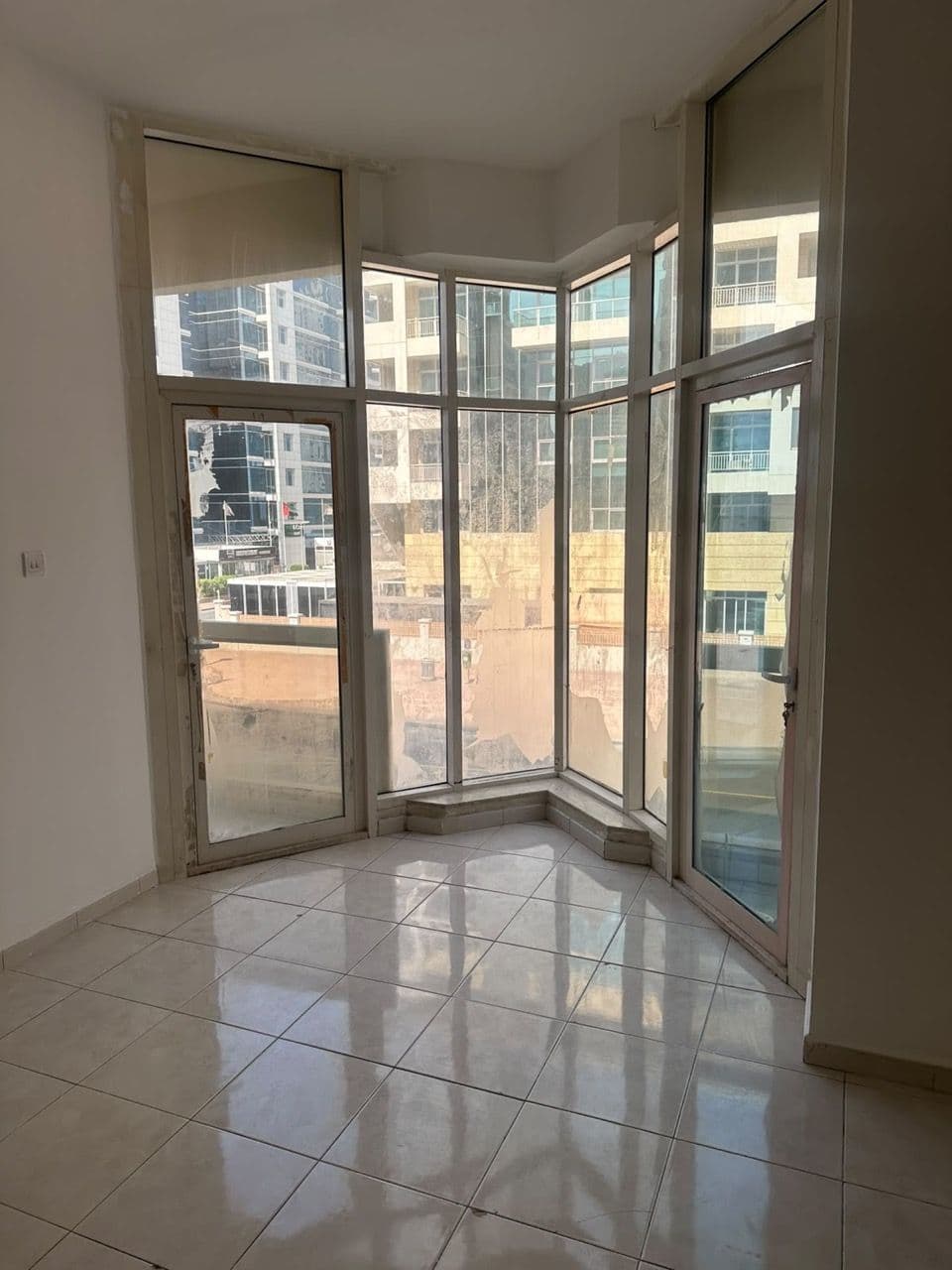 Prime Location | Easy Accessibility To Metro and Beach 2