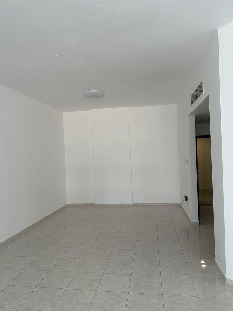 Prime Location | Easy Accessibility To Metro and Beach 3