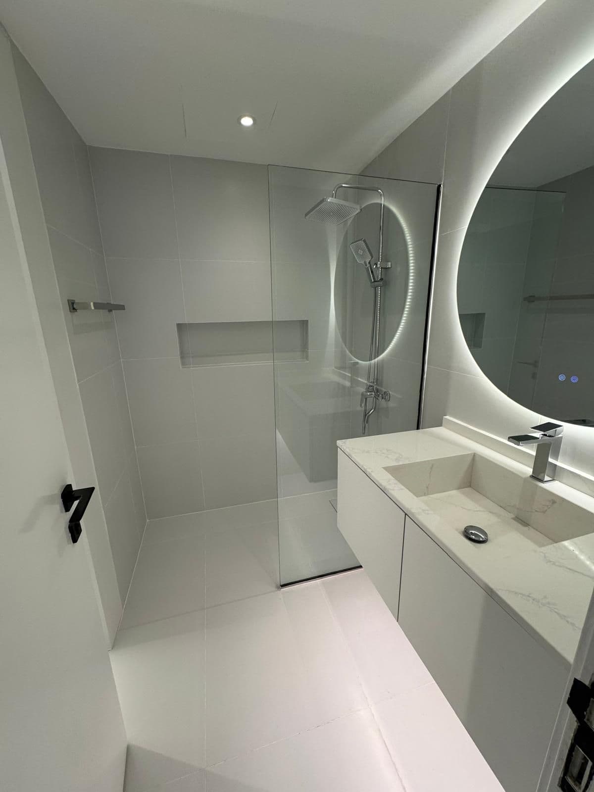 Exquisite 2BR | Fully Furnished | Prime Location 3